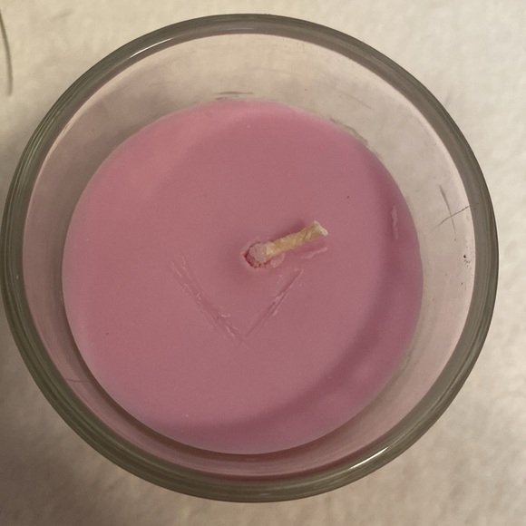 🆕SWEETHEARTS- Pink Votive Candle “ Melt my ❤️”- 3 oz - Picture 3 of 4